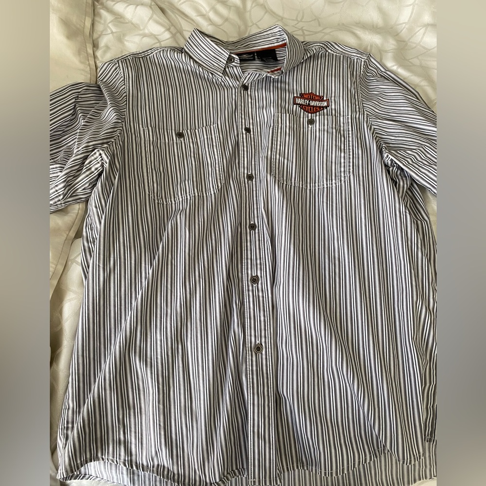 Original Harley Davidson button down short sleeve performance shirt in XL.